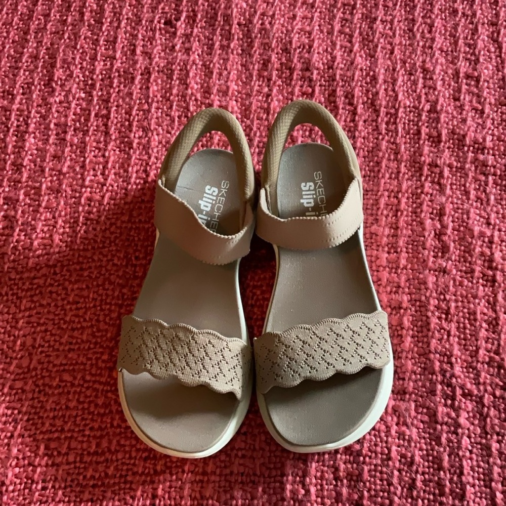 NWOT SKETCHERS SLIP IN SANDALS
